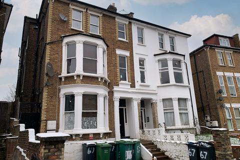 Studio to rent, Fordwych Road