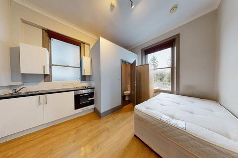 Studio to rent, Fordwych Road