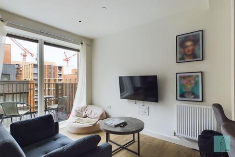 Studio to rent, Mary Neuner Road, London N8