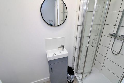 4 bedroom end of terrace house for sale, South Street, Rugby, Warwickshire, CV21 3SF
