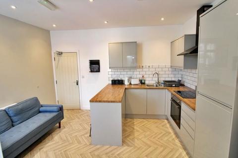 4 bedroom end of terrace house for sale, South Street, Rugby, Warwickshire, CV21 3SF