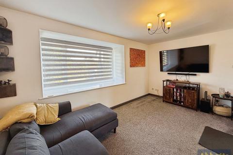 2 bedroom flat to rent, Firs Court, Basildon, SS16