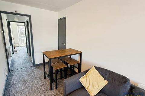2 bedroom flat to rent, Firs Court, Basildon, SS16