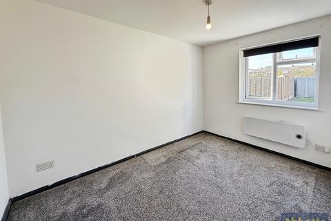 2 bedroom flat to rent, Firs Court, Basildon, SS16