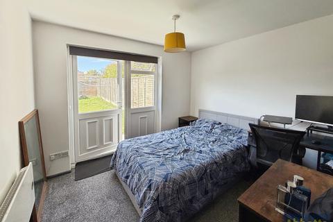 2 bedroom flat to rent, Firs Court, Basildon, SS16
