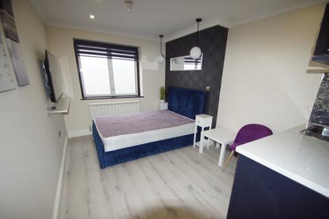 Studio to rent, Orchard Close, London, NW2