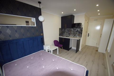 Studio to rent, Orchard Close, London, NW2