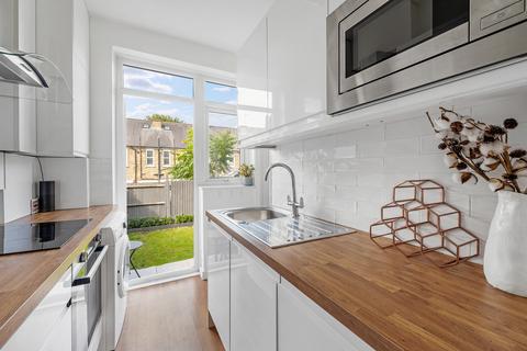 2 bedroom terraced house to rent, Derinton Road, London, SW17