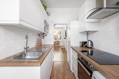2 bedroom terraced house to rent, Derinton Road, London, SW17