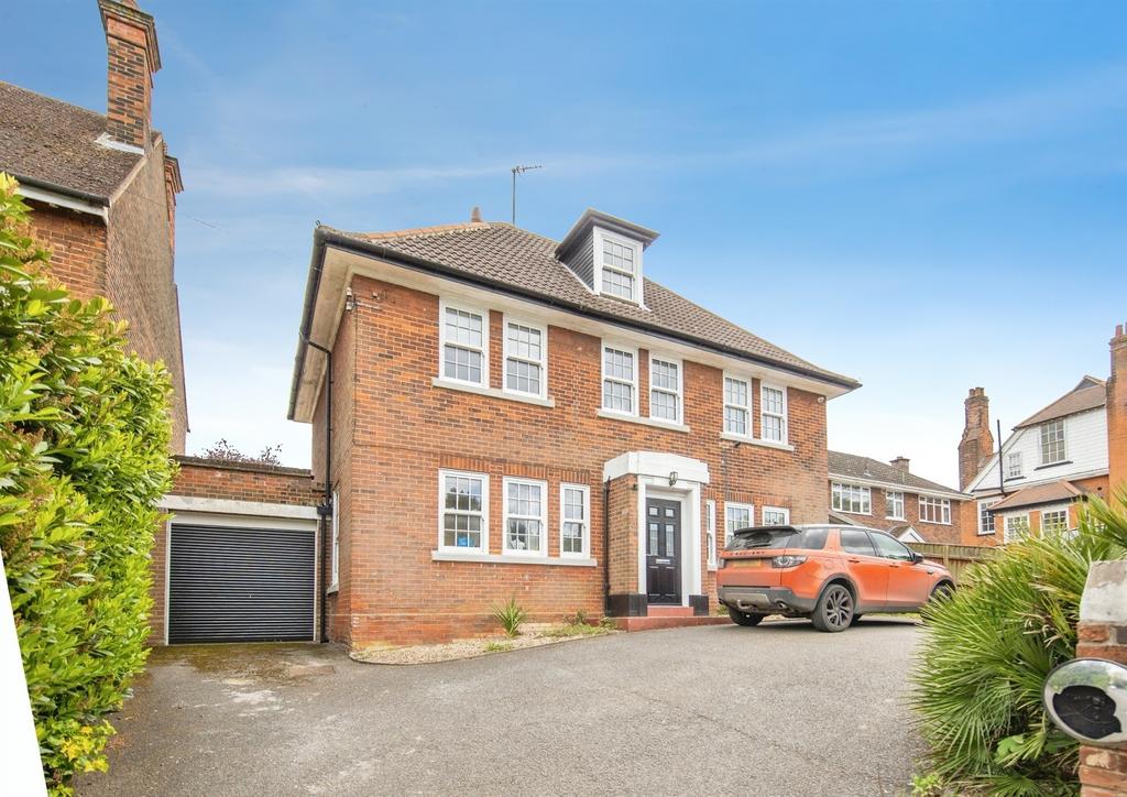 5 bedroom detached house for sale