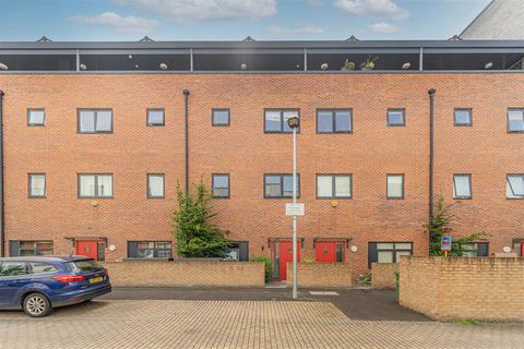 3 bedroom terraced house for sale, Beaumans Drive, London
