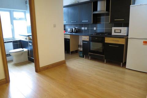 2 bedroom flat to rent, Cowley Road