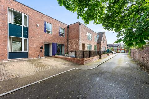 3 bedroom terraced house for sale, Ellenbrook Road, Worsley, M28