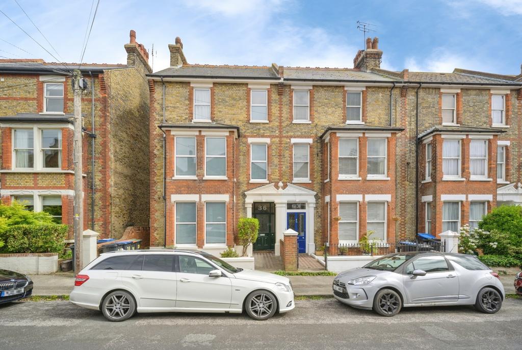 5 bedroom semi-detached house for sale in Kent