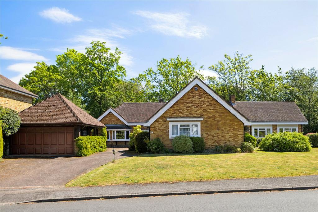 3 bedroom bungalow for sale in Surrey