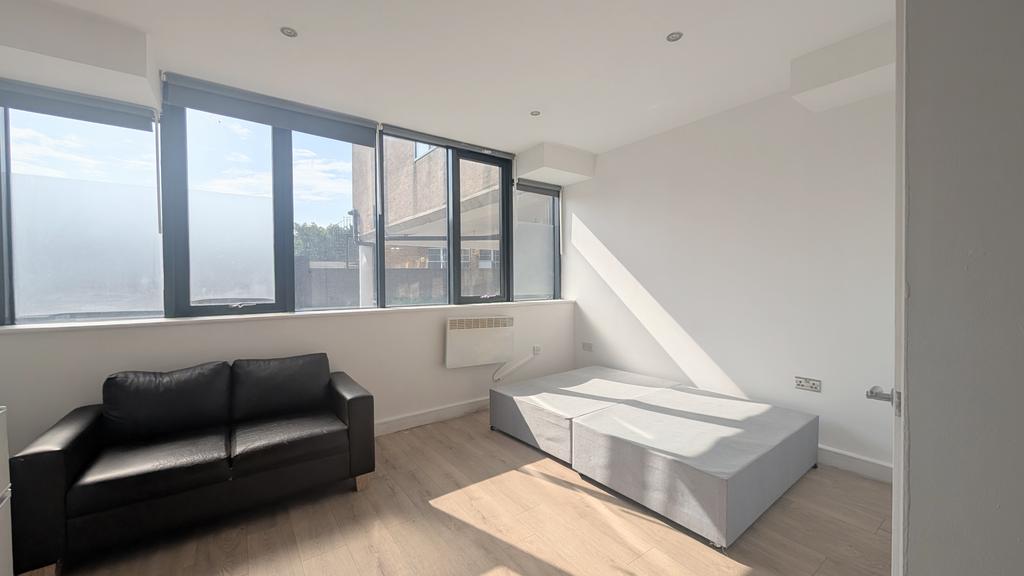 Apartment in Harrow - View 4
