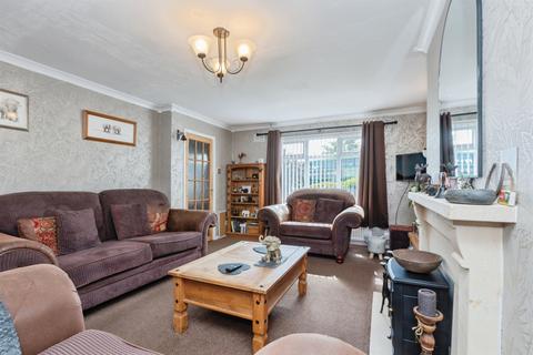 3 bedroom terraced house for sale, Monmouth Drive, Leicester