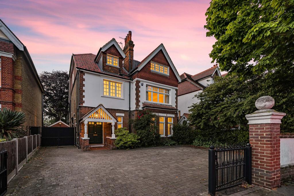 5 bedroom detached house for sale in Mottingham