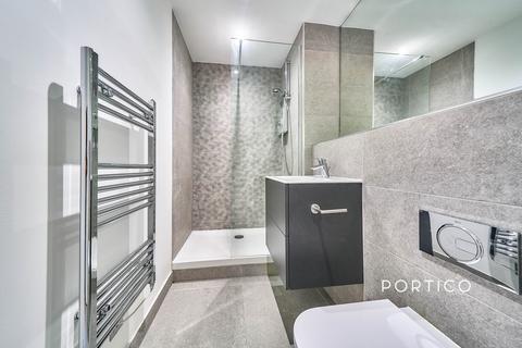 Studio to rent, Romford Road, E15