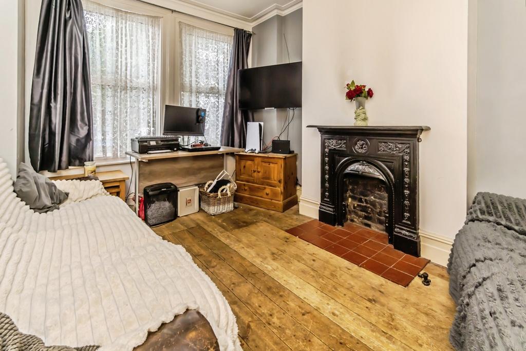 Bedroom, fireplace