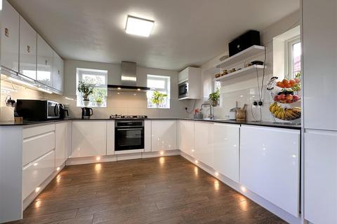 3 bedroom semi-detached house for sale, Bowbridge Road, Newark