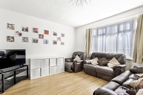 3 bedroom semi-detached house for sale, Loughton Way, Buckhurst Hill, IG9