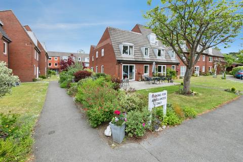 1 bedroom ground floor flat for sale, Ringwood Road, Ferndown