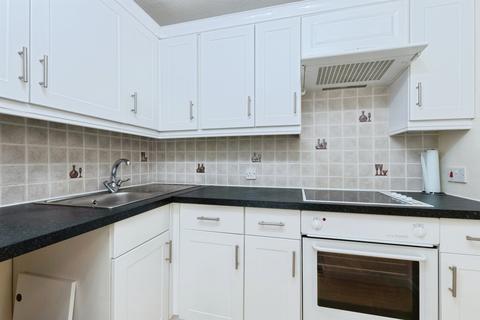 1 bedroom ground floor flat for sale, Ringwood Road, Ferndown