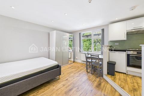 Studio to rent, Gunnersbury Avenue (North Circular Road), London