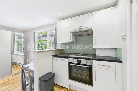 Studio to rent, Gunnersbury Avenue (North Circular Road), London