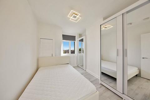 2 bedroom flat to rent, High Road, Willesden Green, NW10