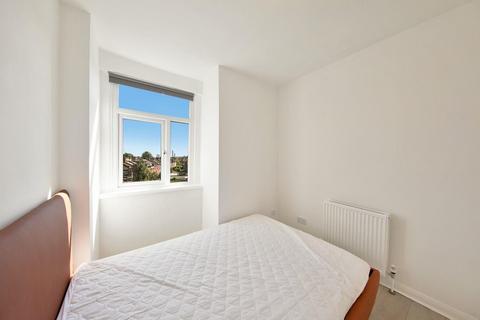 2 bedroom flat to rent, High Road, Willesden Green, NW10