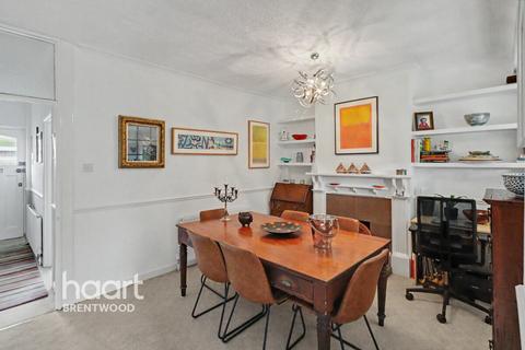 Westwood Avenue, Brentwood