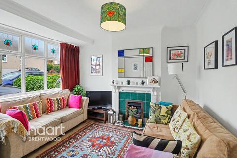 Westwood Avenue, Brentwood