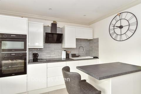 2 bedroom flat for sale, Pollard Close, Chigwell IG7