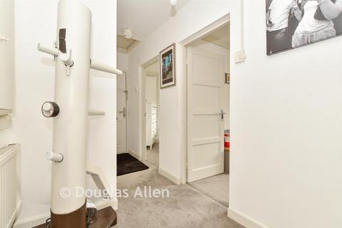2 bedroom flat for sale, Pollard Close, Chigwell IG7