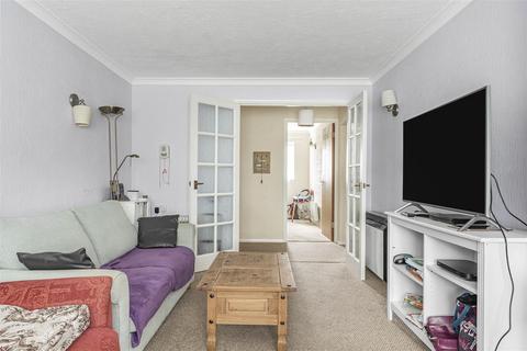 2 bedroom retirement property for sale, Riverside Court, North Chingford