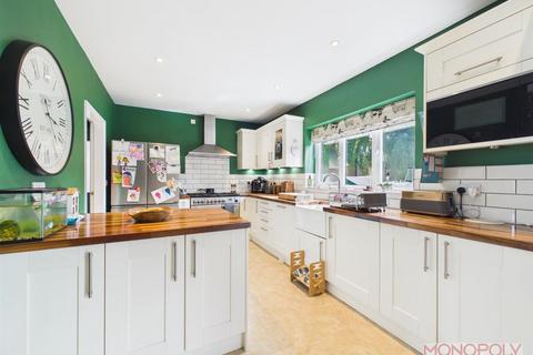 4 bedroom detached house for sale, Thornhurst Drive, Wrexham, LL13