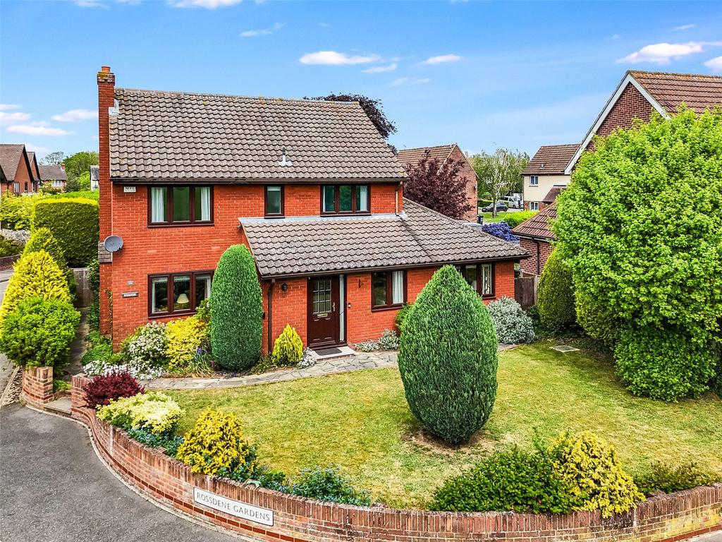 Rossdene Gardens, Leaden Roding... 4 bed detached house for sale - £625,000
