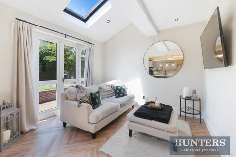 2 bedroom maisonette for sale, The Avenue, Worcester Park