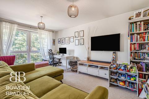 2 bedroom flat for sale, Ash Way, Woodford Green, IG8