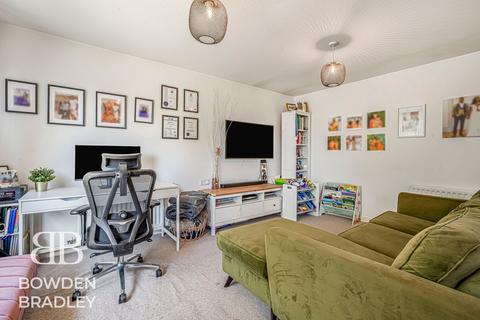 2 bedroom flat for sale, Ash Way, Woodford Green, IG8