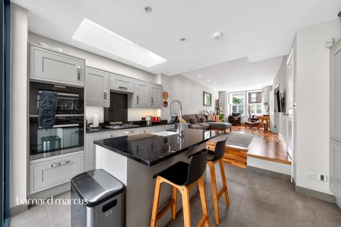 3 bedroom terraced house for sale, Stanley Road, London