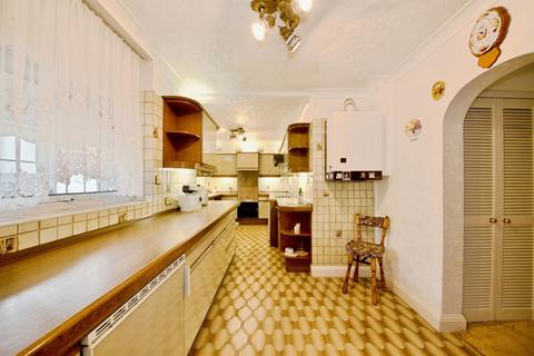 3 bedroom end of terrace house for sale, Woodbridge Road, Barking