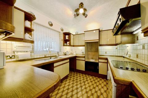 3 bedroom end of terrace house for sale, Woodbridge Road, Barking