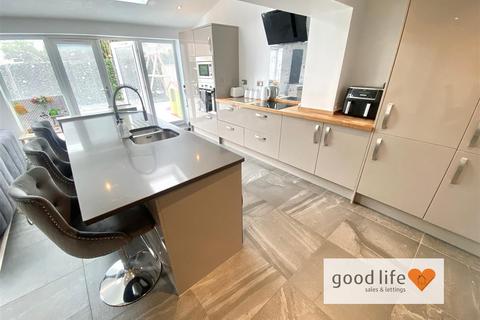 3 bedroom detached house for sale, Cricklewood Drive, Houghton Le Spring DH4