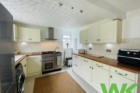4 bedroom semi-detached house for sale, Vicarage Road, West Bromwich, B71