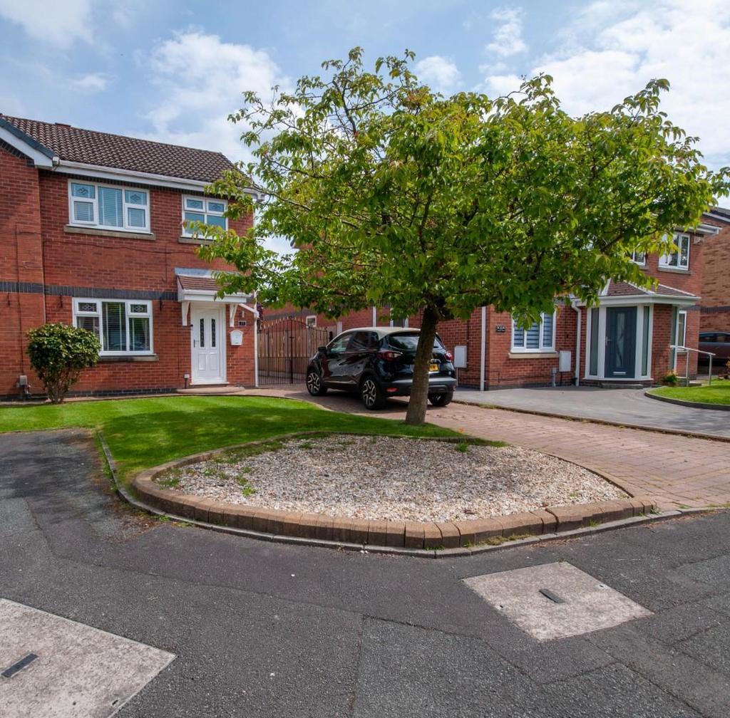 3 bedroom semi-detached house for sale