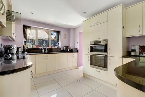 5 bedroom detached house for sale, Helmsdale Close, Nottingham NG5