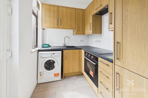 3 bedroom semi-detached house to rent, Garry Road, Sheffield S6
